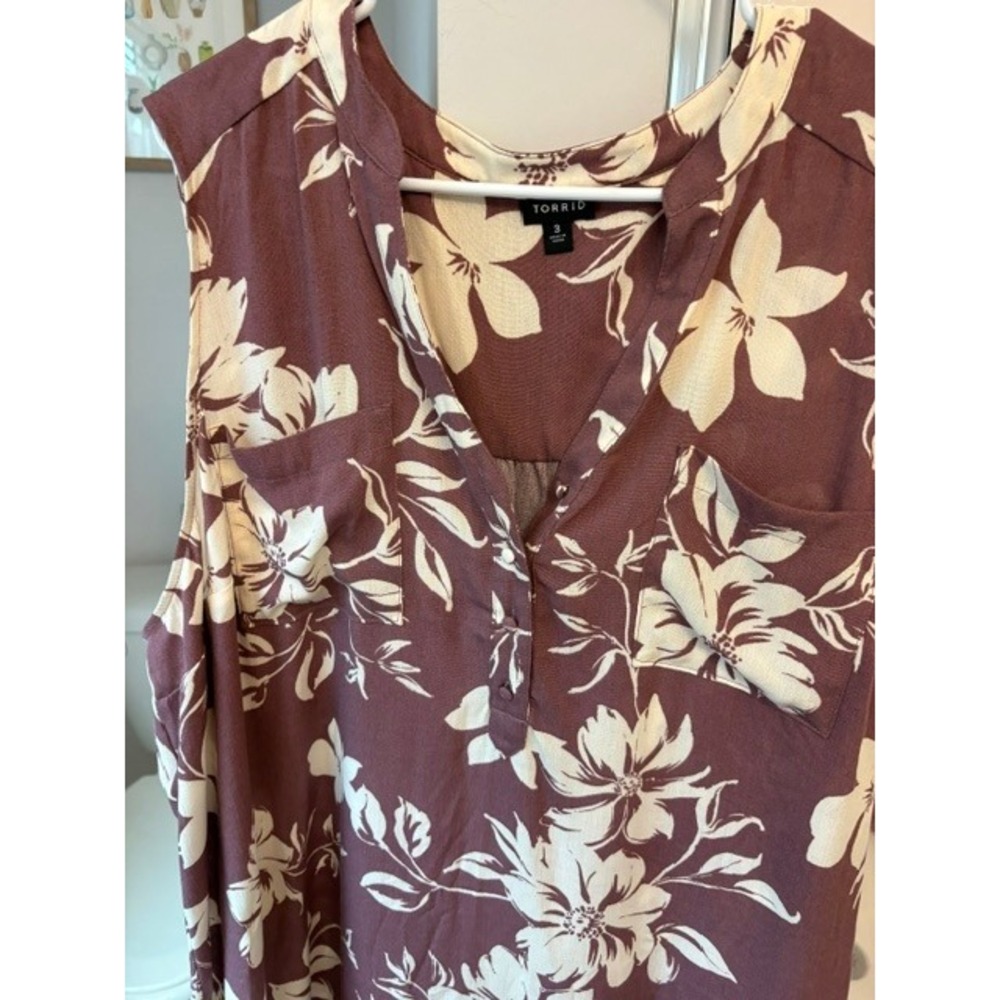 Torrid Size 3 Burgundy Floral Sleeveless Blouse Split Neck Rayon Plus Size - Picture 3 of 5